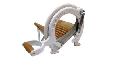 Smuk råhvid brødskærer fra Raadvad. I særdeles flot stand