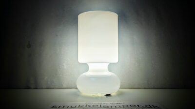 LYKTA. Svensk mundblæst design lampe i hvid. Lanterne. Elegant og ren
