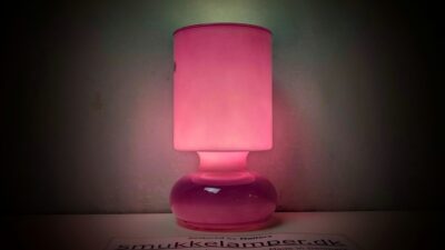 LYKTA. Svensk mundblæst design lampe i lys lilla