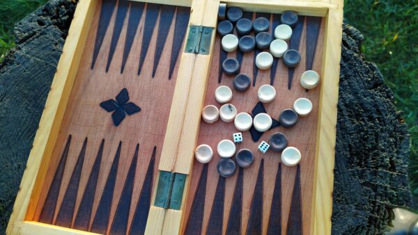 Backgammon og Dam spil i træ