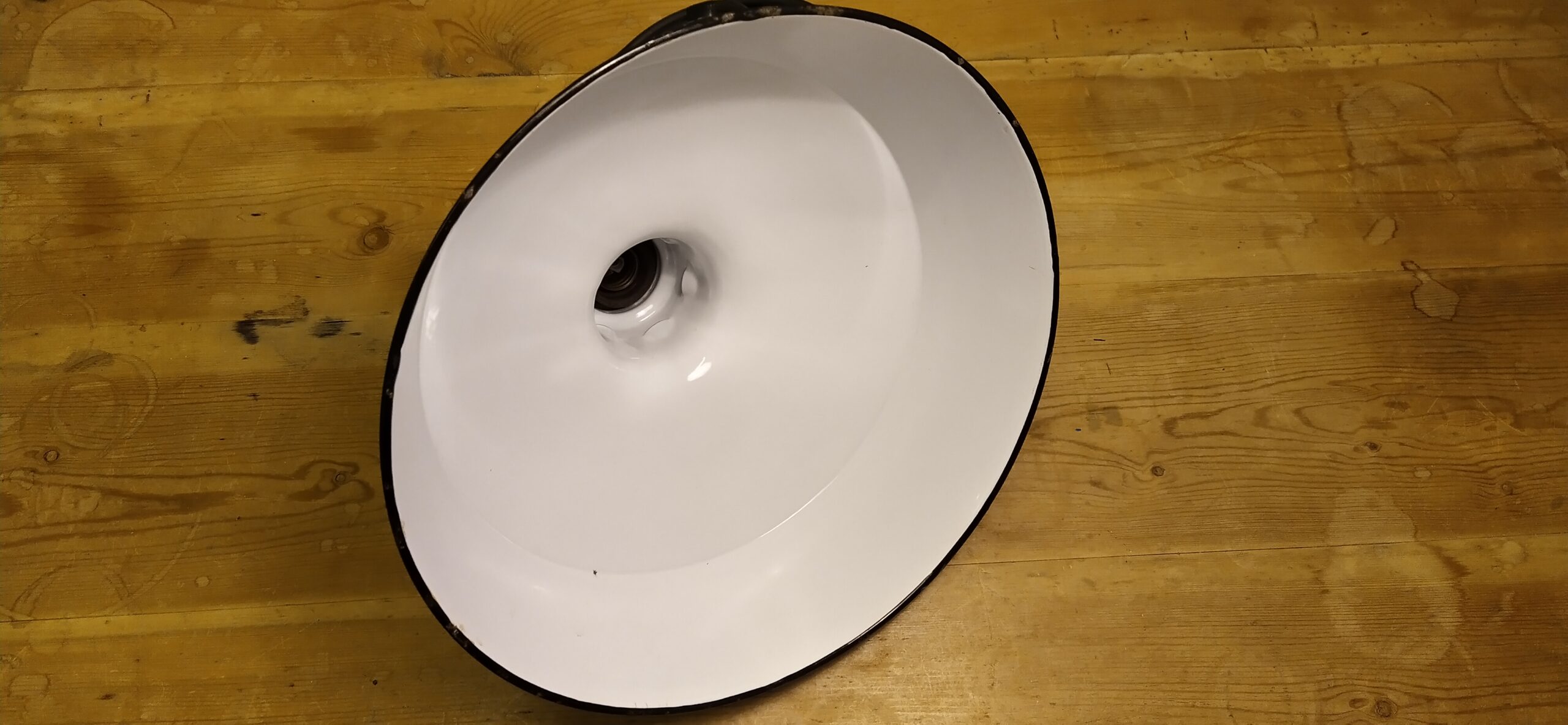 Original Louis Poulsen industri pendel med original ophæng og ledning. Sjælden.