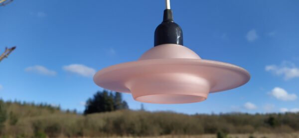 Sjælden retro UFO lampe i glas med rødt skær.Dansk design model “Inter”