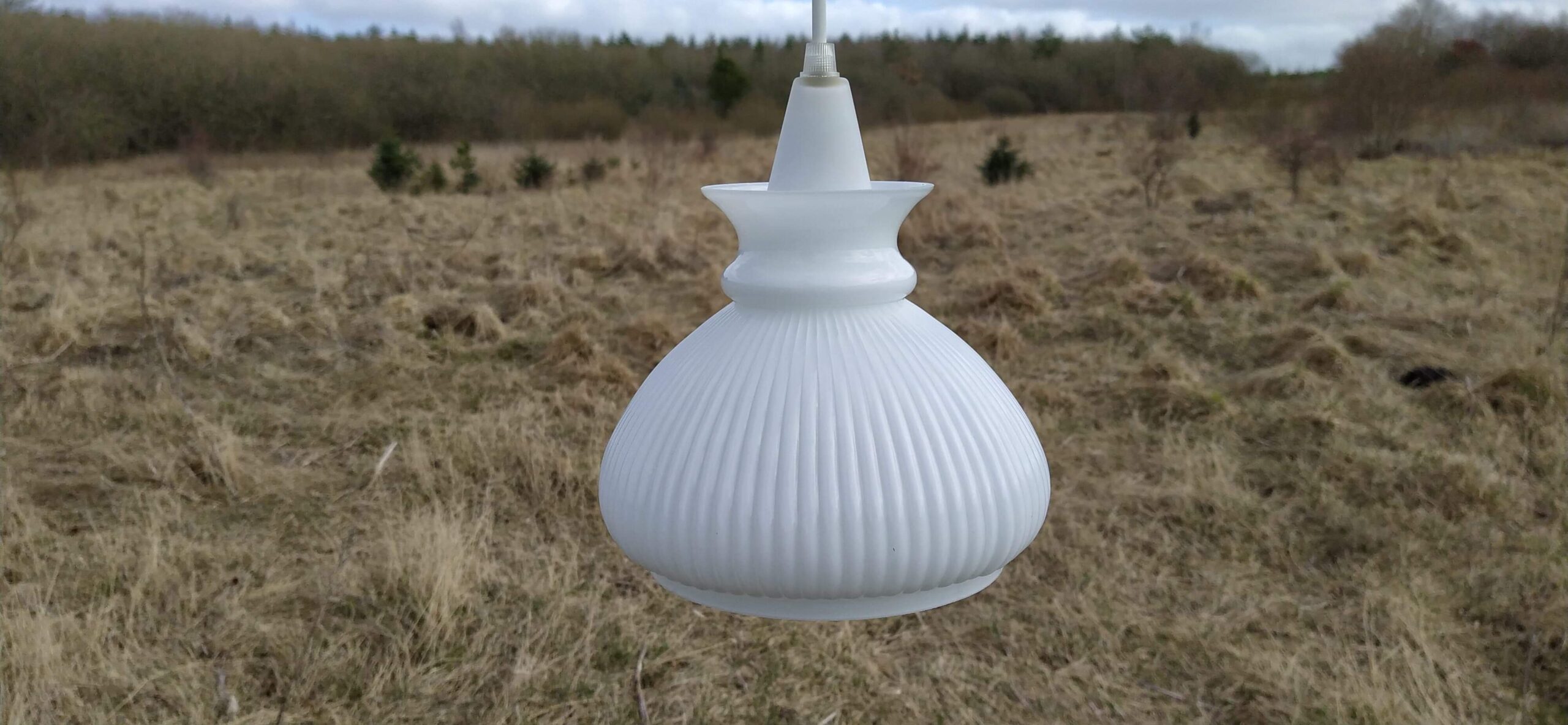 Smuk antik glaspendel i opalglas fra Holmegaard. Upcyclet. Unika. – produktbillede 2 – Vintage Lamper