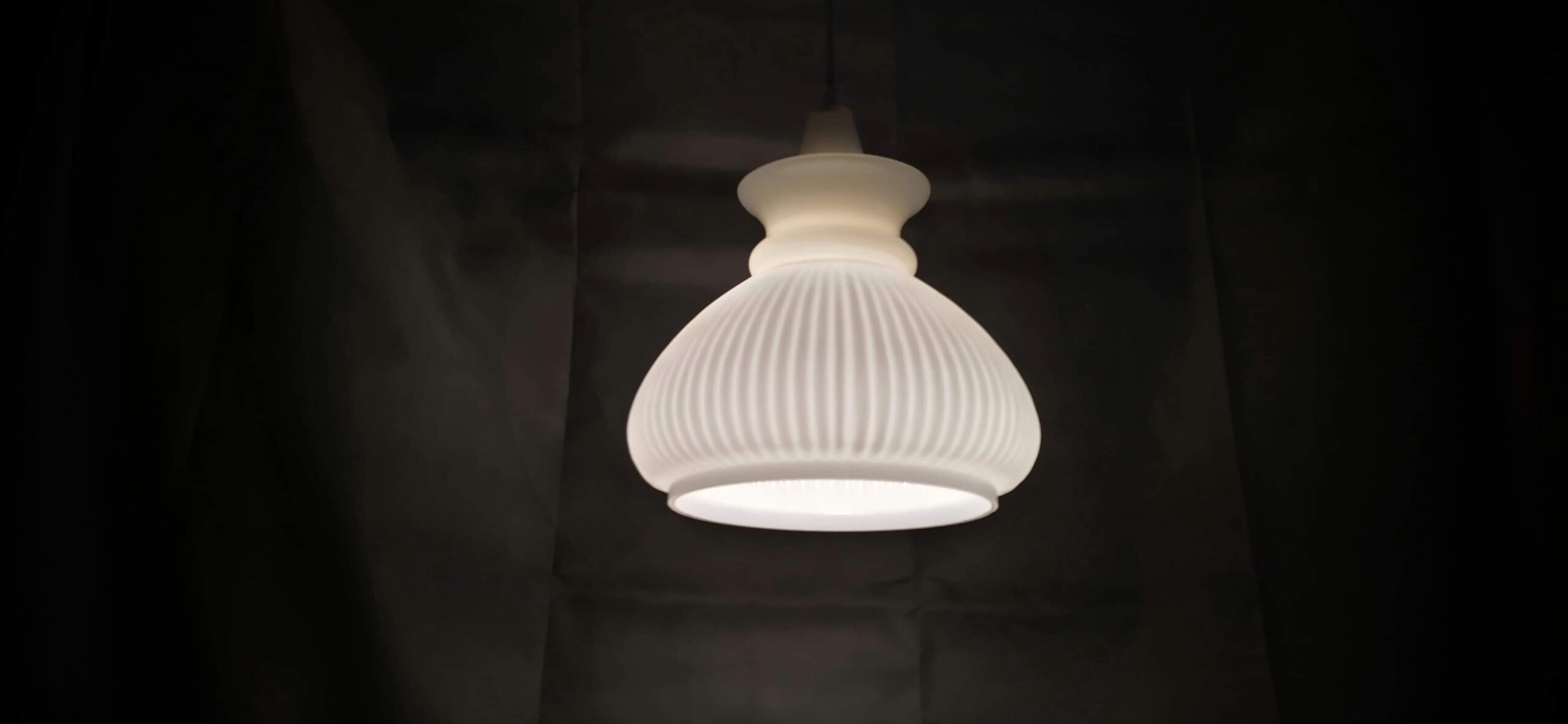 Smuk antik glaspendel i opalglas fra Holmegaard. Upcyclet. Unika. – produktbillede 4 – Vintage Lamper