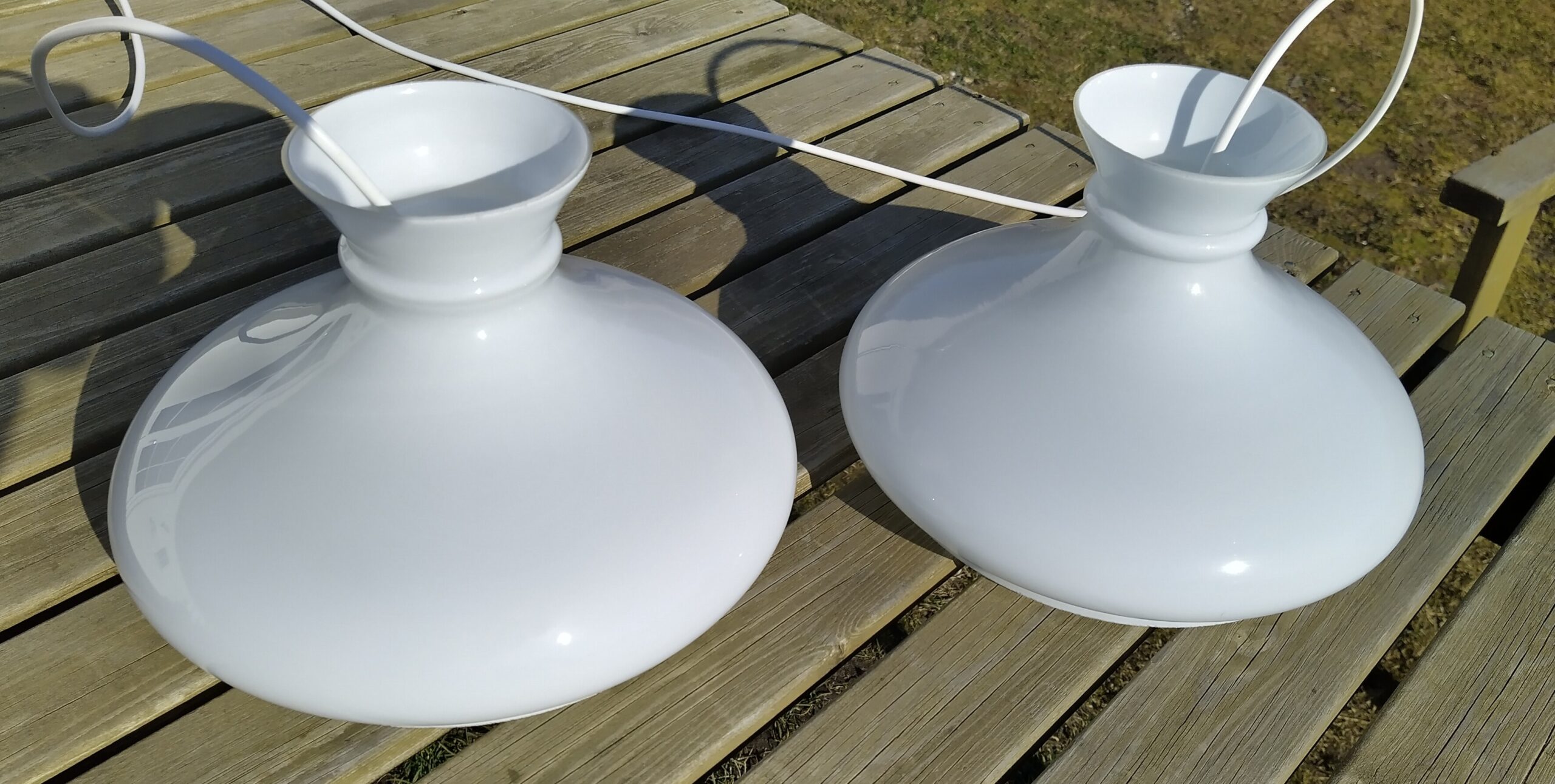 2 store Holmegaard upcycled opalglas pendel. Unika. Sætpris. Klargjorte.Smukke lamper. – produktbillede 2 – Design ikoniske lamper til spisestuen