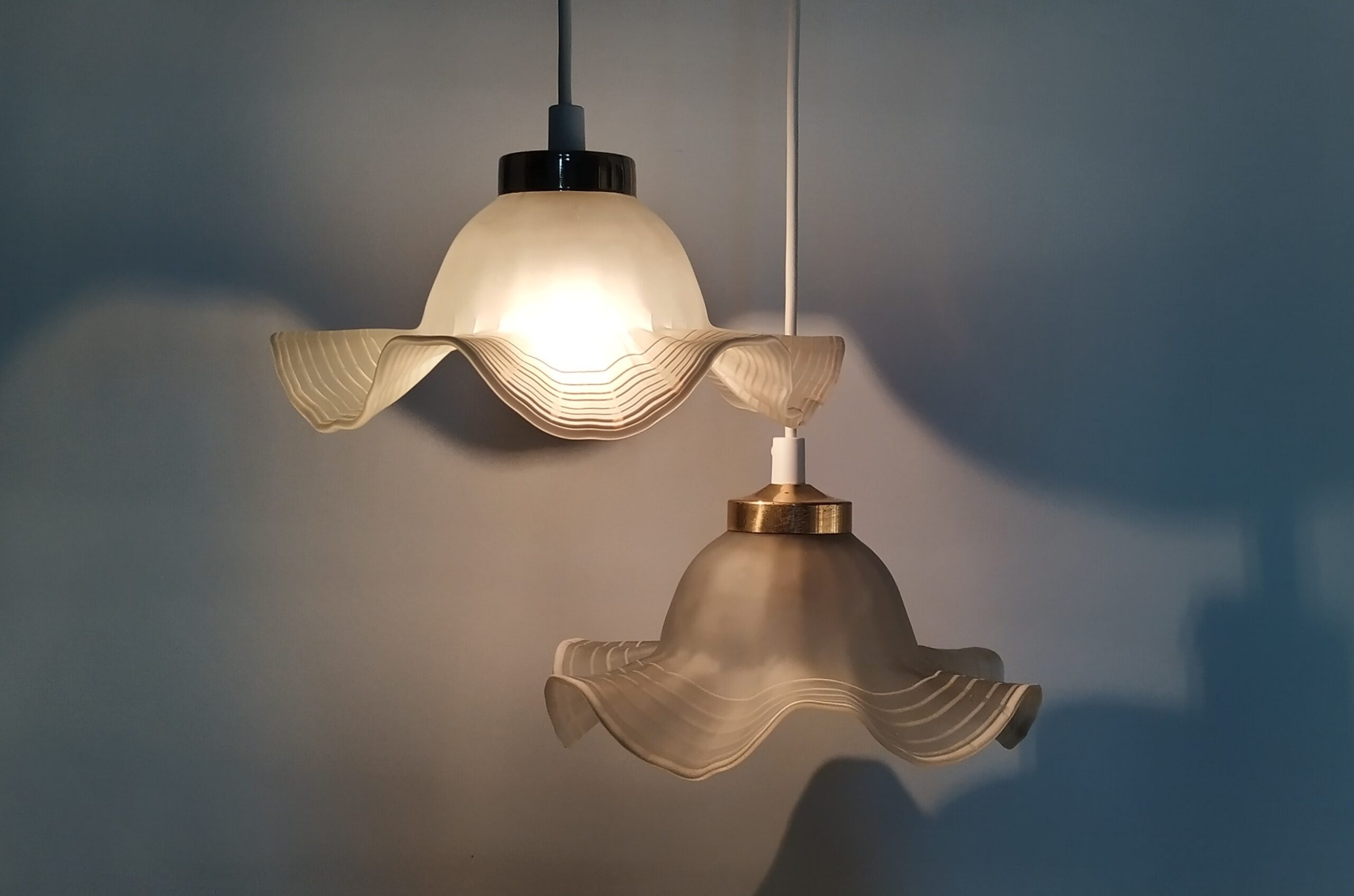 2 store glaspendler på hele 25 cm. Model "Yvonne". Klargjort med nye ledninger m.m – Boutique Køkkenlamper