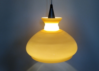 Holmegaard upcycled sandfarvet glaspendel. 29 cm. Klargjort m.m