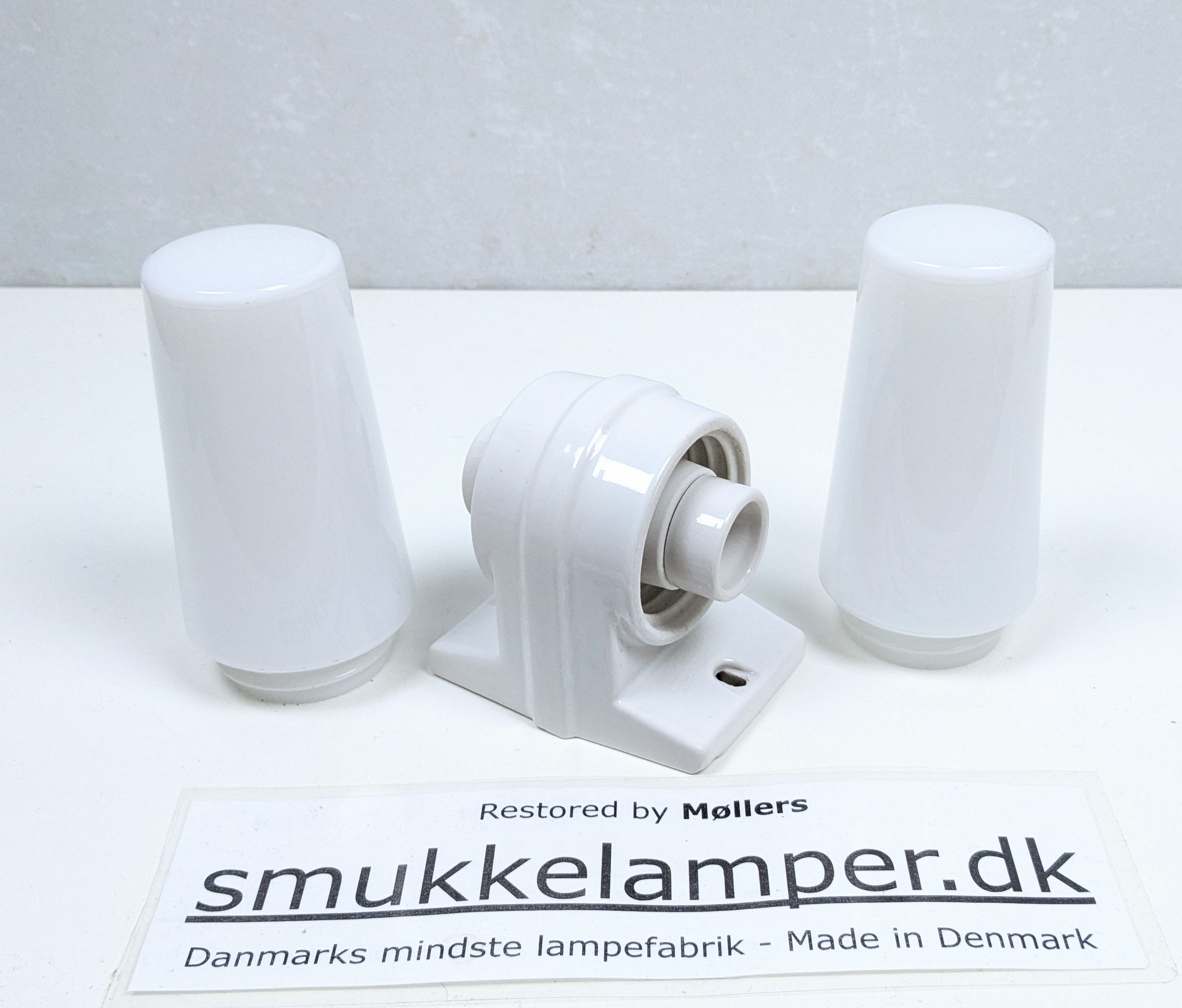 Sigvard Bernadotte flødehvid badeværelse lampe. IFØ6060. Klassisk design