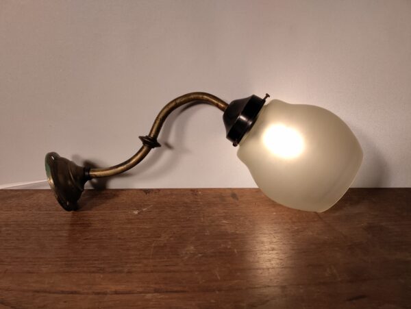 Antik væglampe til restaurant el lign. Nyt el