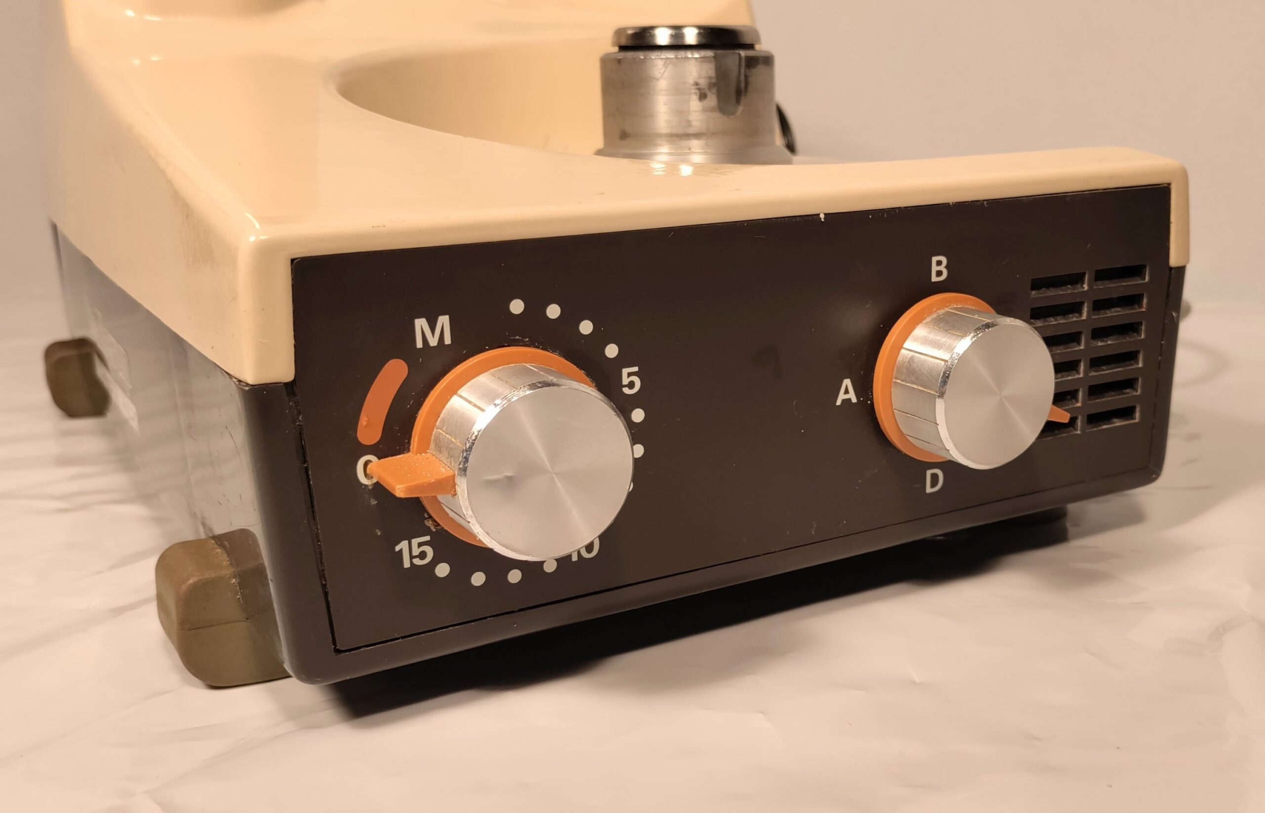 Ballerup master mixer røremaskine i beige og karry.