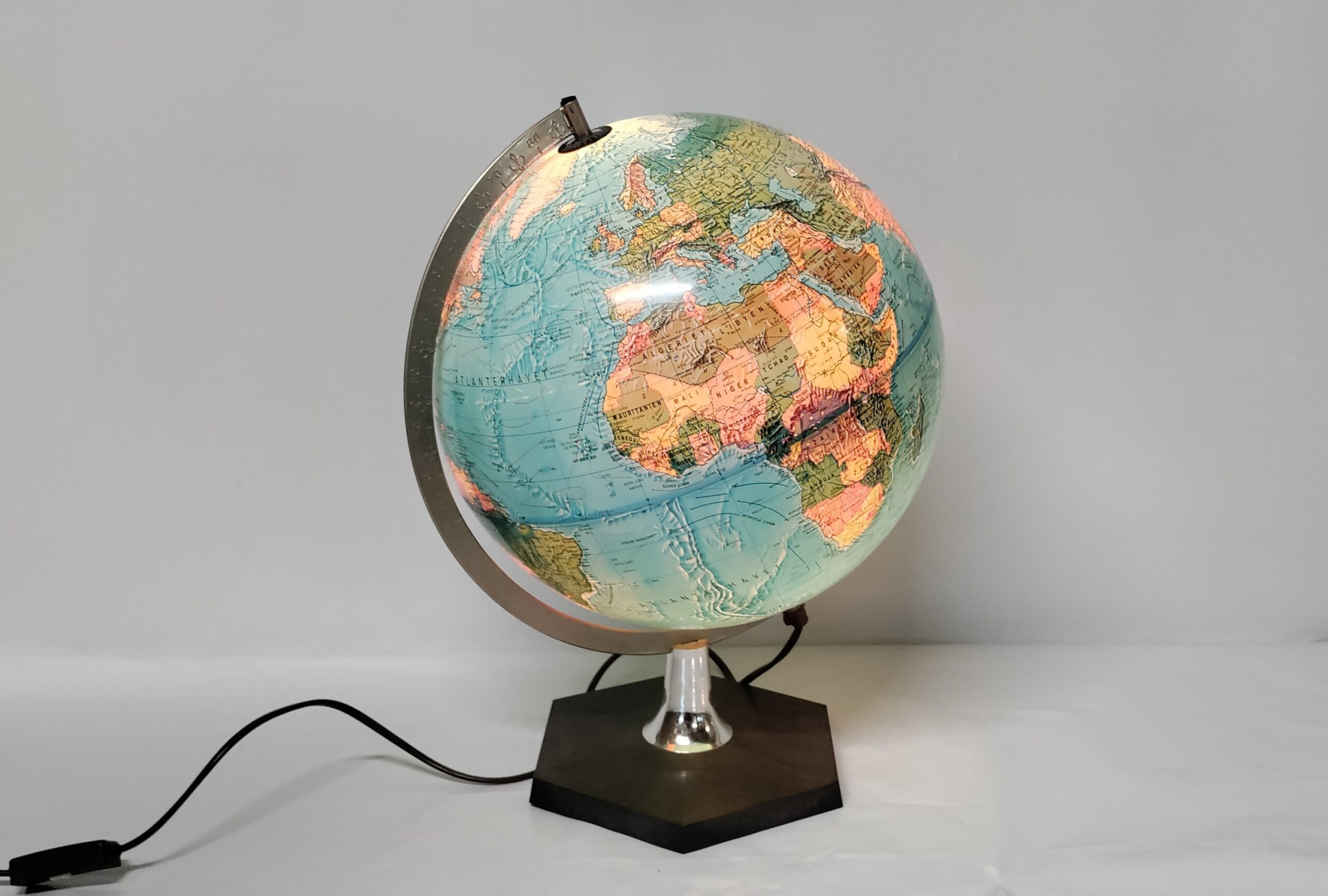 Vintage globus fra 70 erne. Dansk håndværk. Scan Globe 5 • Møllers smukkelamper.dk - Retro og vintage lamper og lampedele