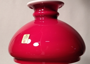 Smuk Bordeaux rød Holmegaard upcycled pendel. Lille og kraftfuld.18 cm