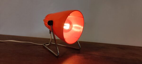 Unika lampe. Phillips type G160 fra 70 erne. Orange med smukt lys gennemstrømning. E27