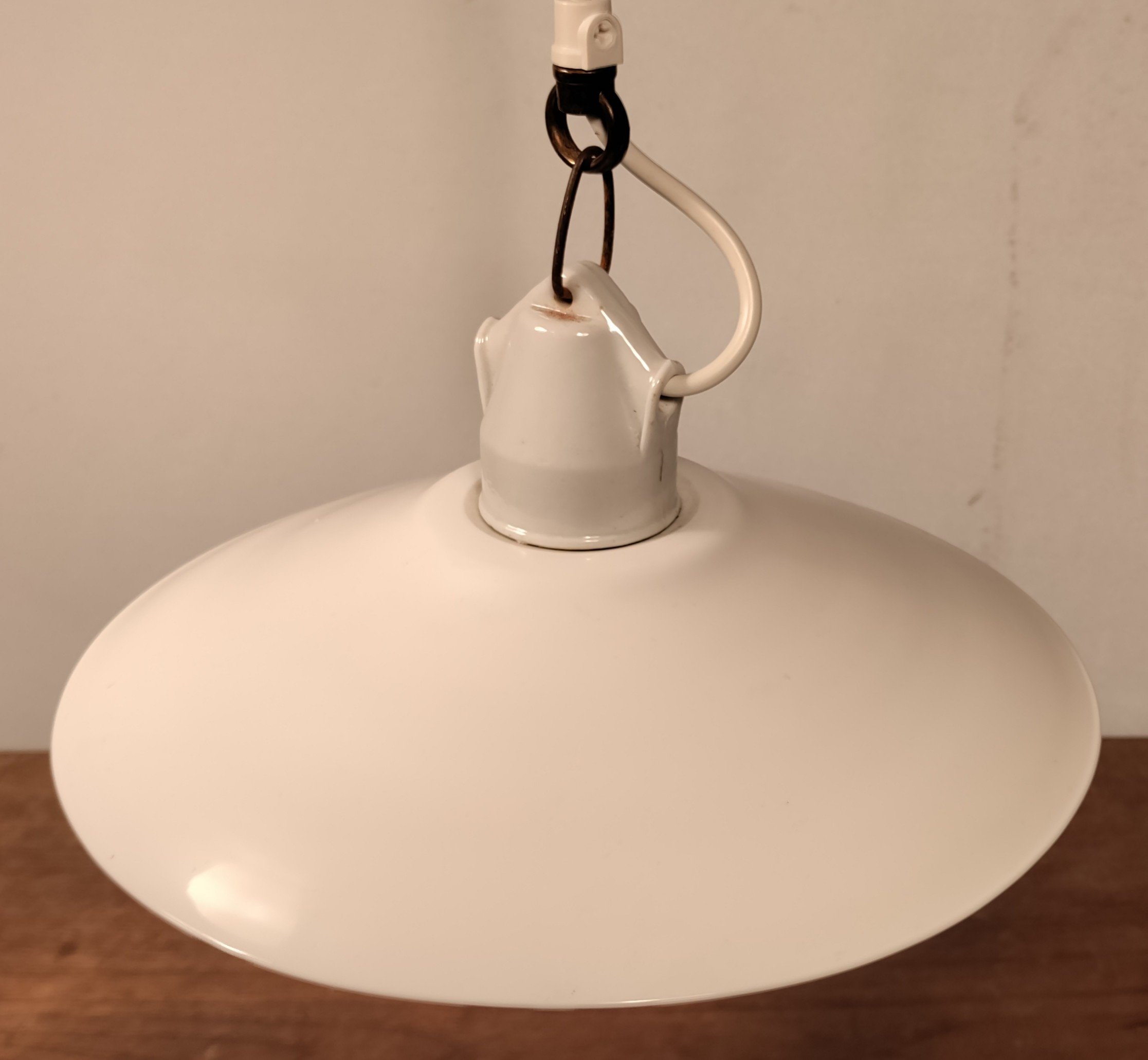 Sjælden antik Holmegaard skomager pendel i opalglas med porcelæn fatning. Nyt el. 27 cm – produktbillede 1 – Skomagerpendler