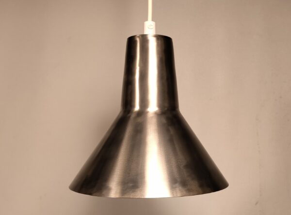 Smuk LB dansk design pendel. Arkitektlampe pendel. Upcycled. Ny slebet rå look.