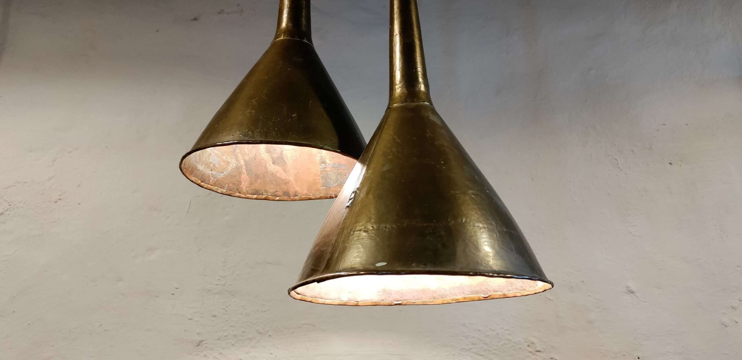 Sæt med 2 sjældne messing horn pendler. 100 cm lange. Nyt el. Se mere – Loftlamper