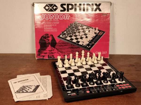 Original sjælden skakcomputer fra 1988 i perfekt stand. Sphinx Junior CXG237