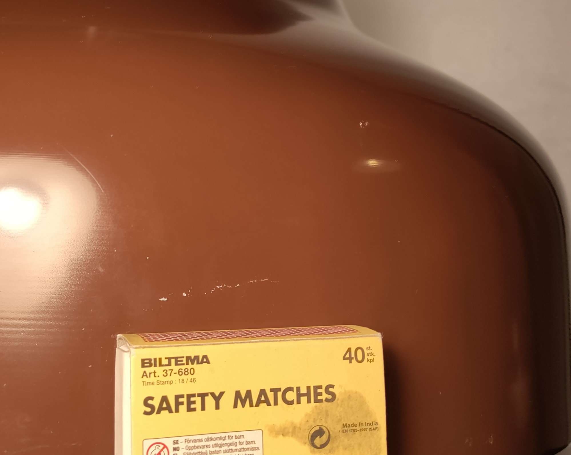 Stor smuk svensk retro emalje pendel på 37,5 cm. Med mindre brugsspor Helt nyt el. Læs mere. – produktbillede 3 – Design ikoniske lamper til spisestuen