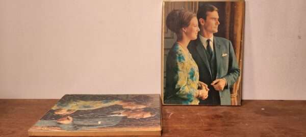 Vintage kongeligt puslespil fra 60 erne i perfekt stand. 70 brikker. 23×30 cm