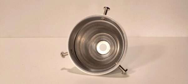 Standard 6,1 cm Lampeglas holder med 3 skruer. Glaslampe ophæng i HVID stål – Læs mere.