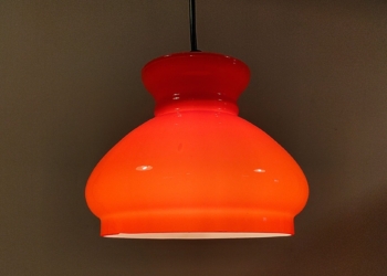 Smuk orange Holmegaard upcycled glad lampe. 18 cm i diameter. Alt el er nyt.