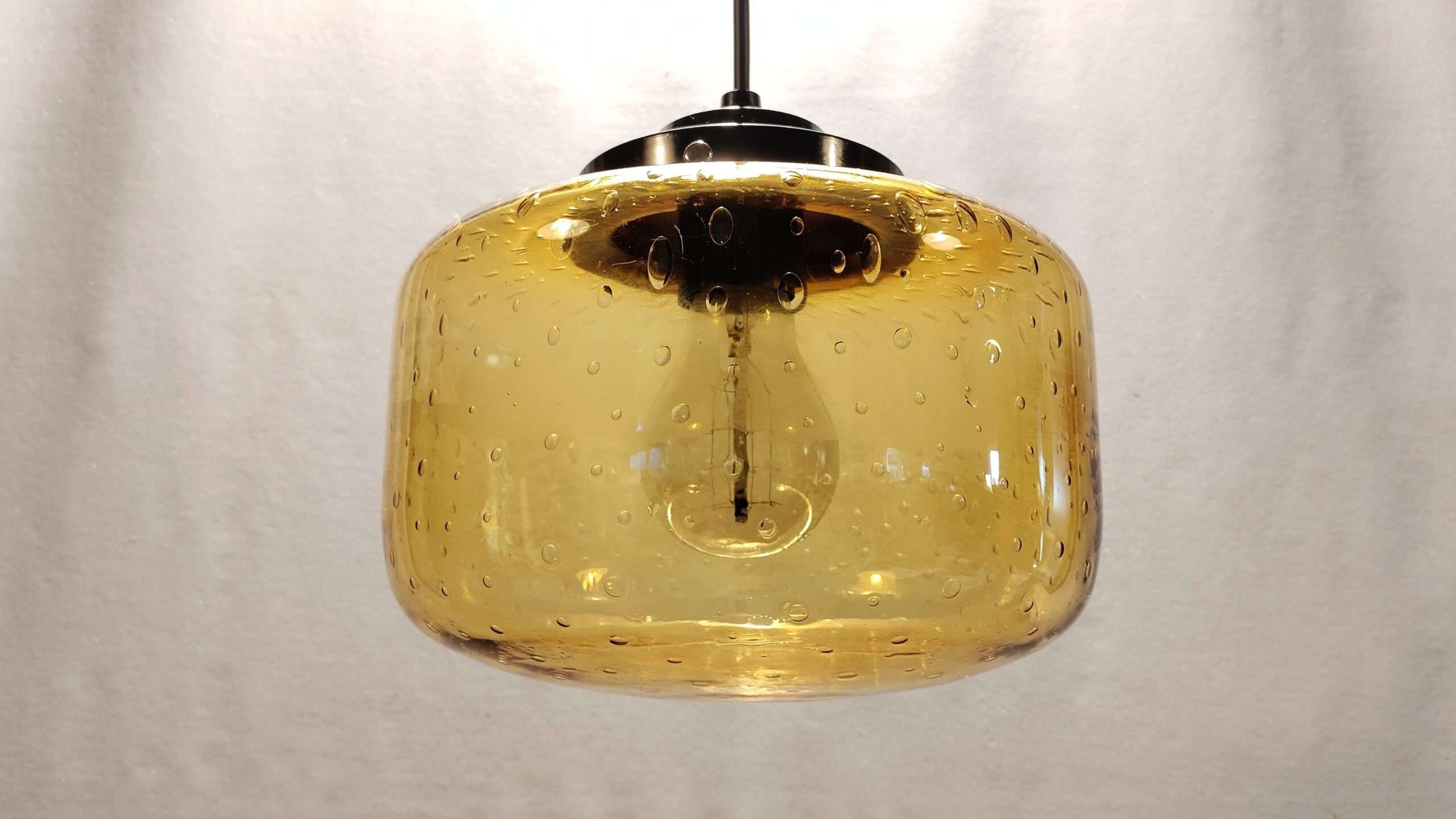 Enrich i morgen med uret Smuk retro glas pendel med glas fra E.S.HORN. Alt el og ophæng er nyt. 20  cm i diameter. • Møllers smukkelamper.dk - Retro og vintage lamper og  lampedele