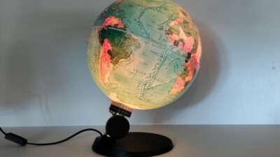 Vintage globus med koordinater fra 70 erne