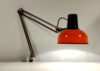 Lival arkitekt lampe. Finsk design. Nylakeret orange. Gennemrenoveret.