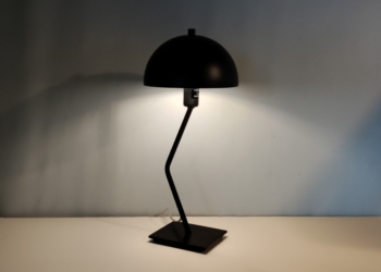 Lighting by Havsö Svensk design bordlampe fra udgået produktion. 45 cm høj.