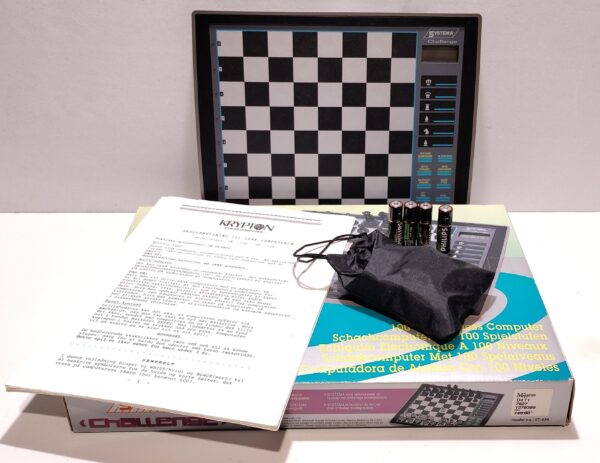 Sjælden Systema Challenge skakcomputer fra 1994.
