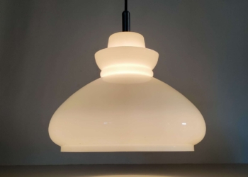 Smuk upcycled Holmegaard opalglas lampe. Omdannet til loftlampe. Nyt el. 29 cm i diameter