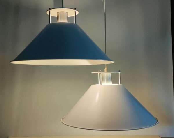 Sæt med 2 store arkitekt tegnede lamper. Dansk design. C.F.Møller. 47 cm i diameter. Sætpris.