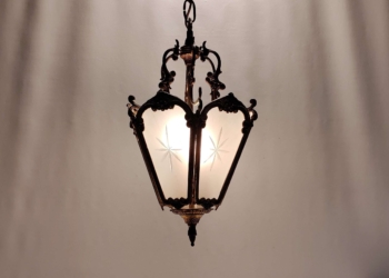 Storslået vintage messing lanterne vedhæng i barok stil fra 60 erne. 25 cm bred. Læs mere.