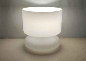 Stor Ikea B1717F bordlampe i hvid glas. 24 cm i diameter