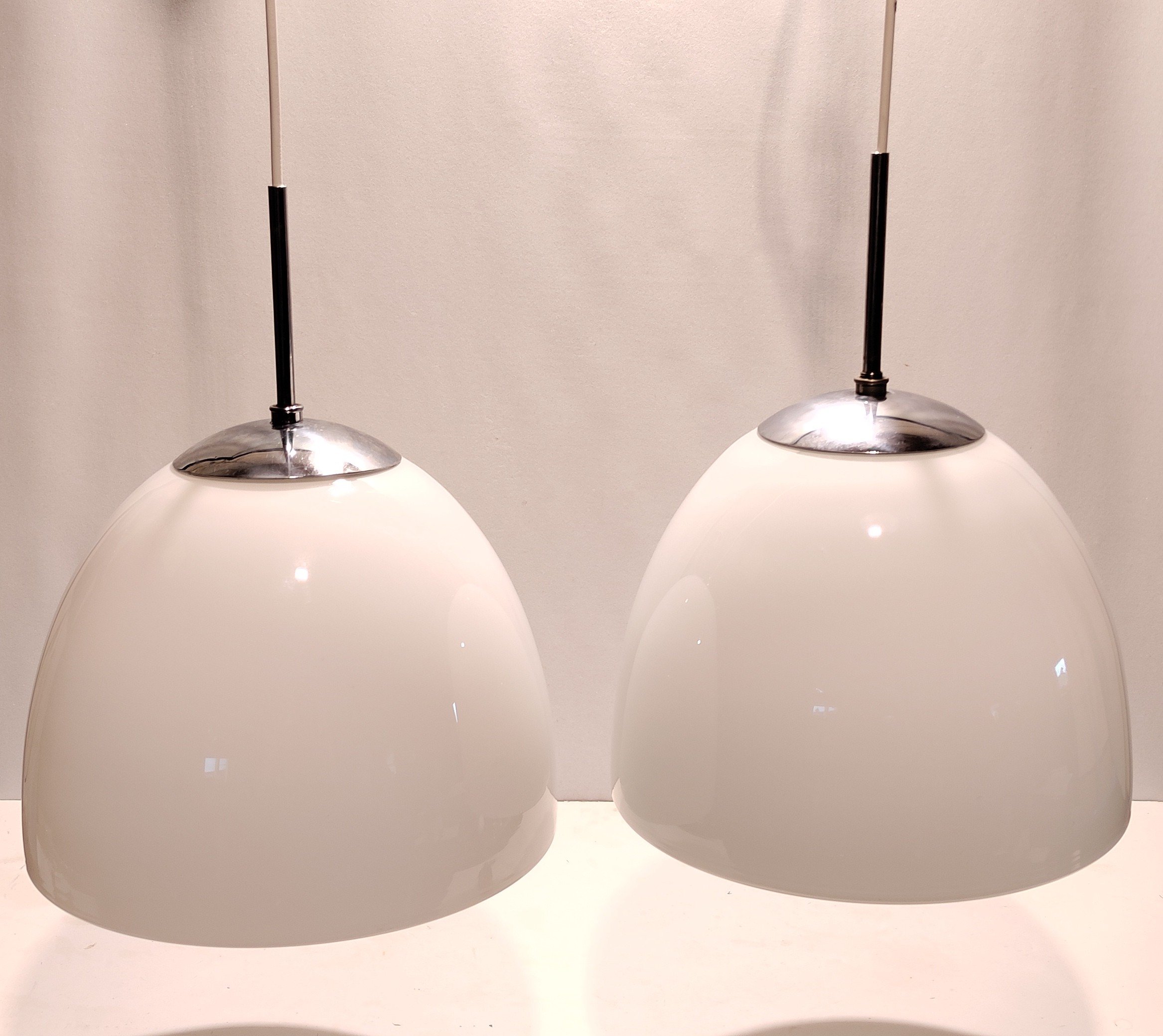 Sæt med 2 Louis Poulsen klokkependler model delta. Alt el er nyt. 29 cm i diameter. Sætpris. – produktbillede 3 – Hvide og neutrale stilfulde