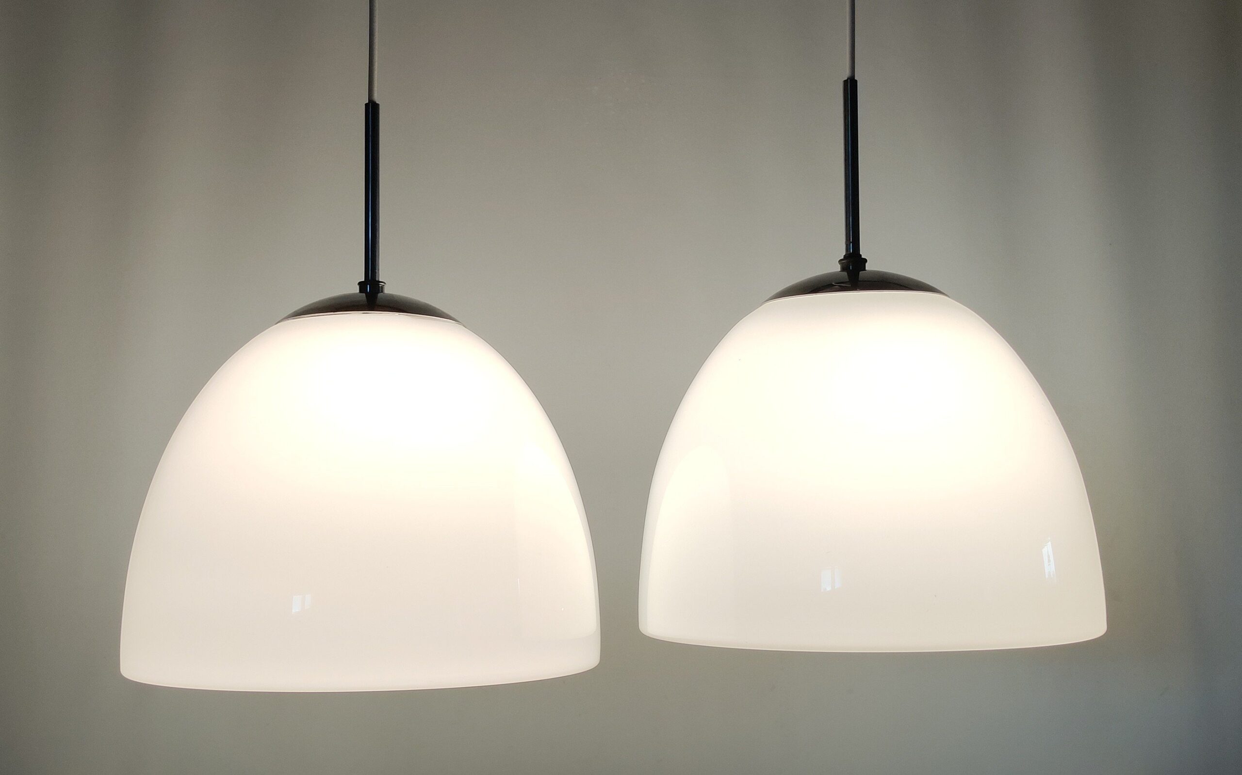 Sæt med 2 Louis Poulsen klokkependler model delta. Alt el er nyt. 29 cm i diameter. Sætpris. – Hvide og neutrale stilfulde