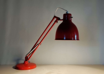 Smuk restaureret Luxo arkitekt lampe. Bordmodel. Læs mere.