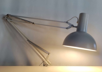 Louis Poulsen – Danish design arkitekt lampe i hvid. 100 cm arm.