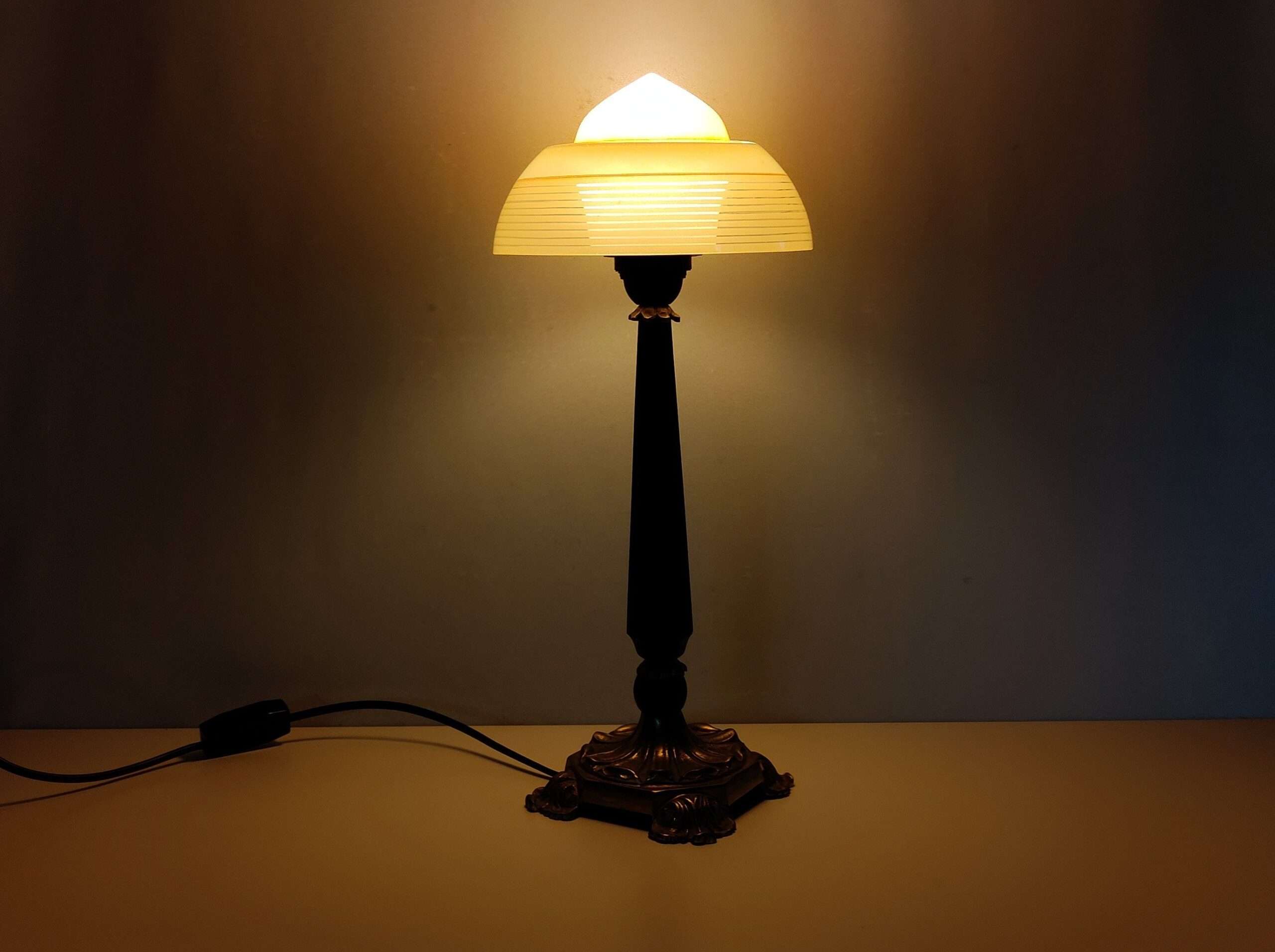 Restaureret antik bordlampe med Fog og Mørup Alt el er nyt. Læs mere. Møllers smukkelamper.dk - Retro og vintage lampedele