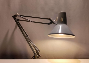 Luxo L-2 arkitektlampe fra 1960. Smuk og velholdt. 70 cm arm. Læs mere.