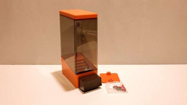 Sjælden og ubrugt Melitta kaffe dispenser fra 1970. Orange og brun. Læs mere.