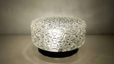 Smuk plafond i tysk kvalitet. Klart glas. 20 cm i diameter.
RZB KL410