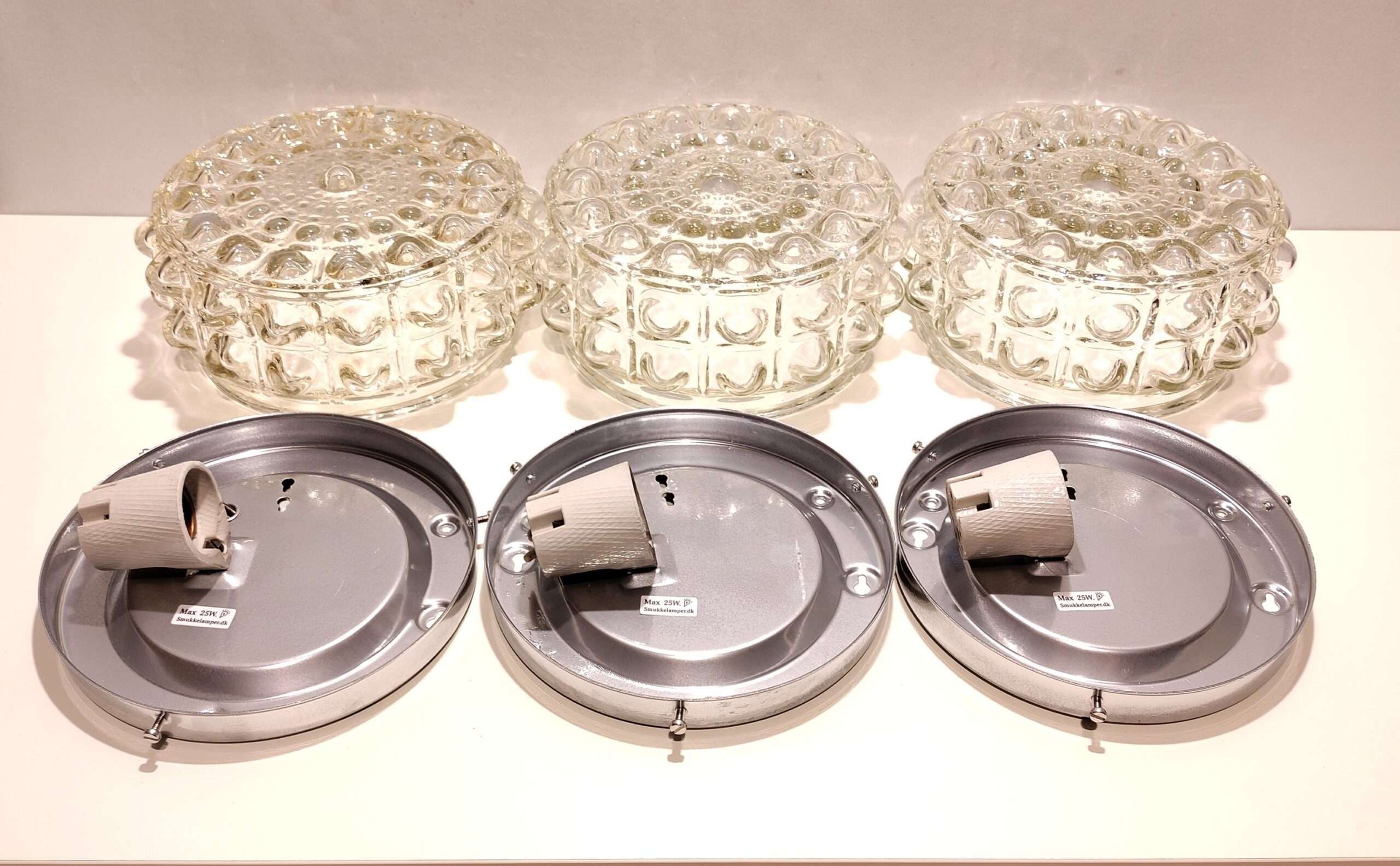 Fuld restaurerede danske design plafonder. E.S.Horn i klart glas fra 1970. 20 cm i diameter. Stykpris. Lagervare. Læs mere. – produktbillede 1