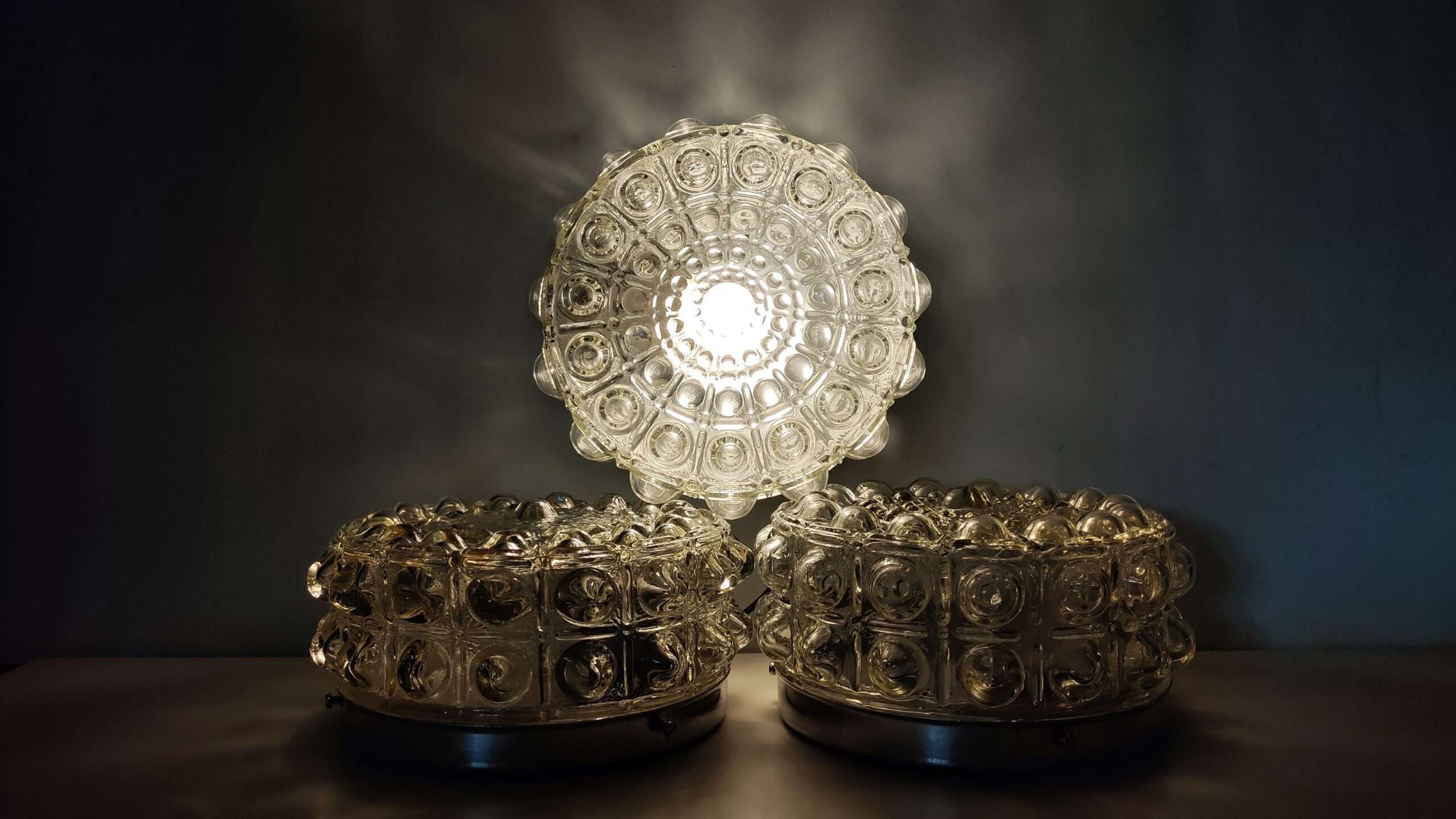 Fuld restaurerede danske design plafonder. E.S.Horn i klart glas fra 1970. 20 cm i diameter. Stykpris. Lagervare. Læs mere.