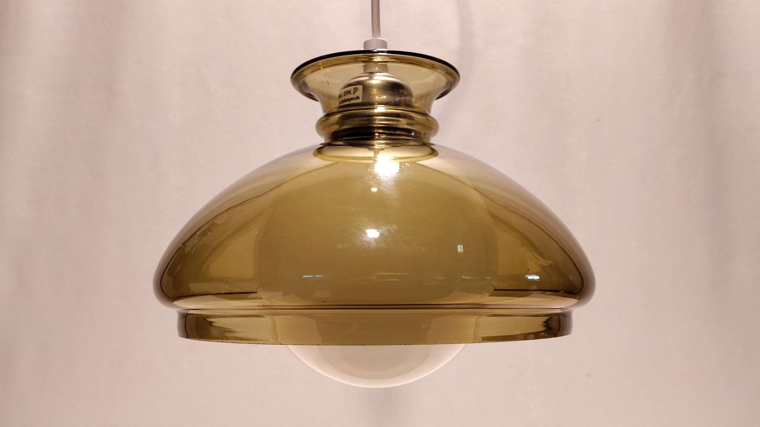 Custom made upcycled Holmegaard loftlampe. Unika vare. 1970. Alt el er nyt. Ø27. Læs mere. – produktbillede 2 – Holmegaard Upcyclet – Bæredygtige lamper