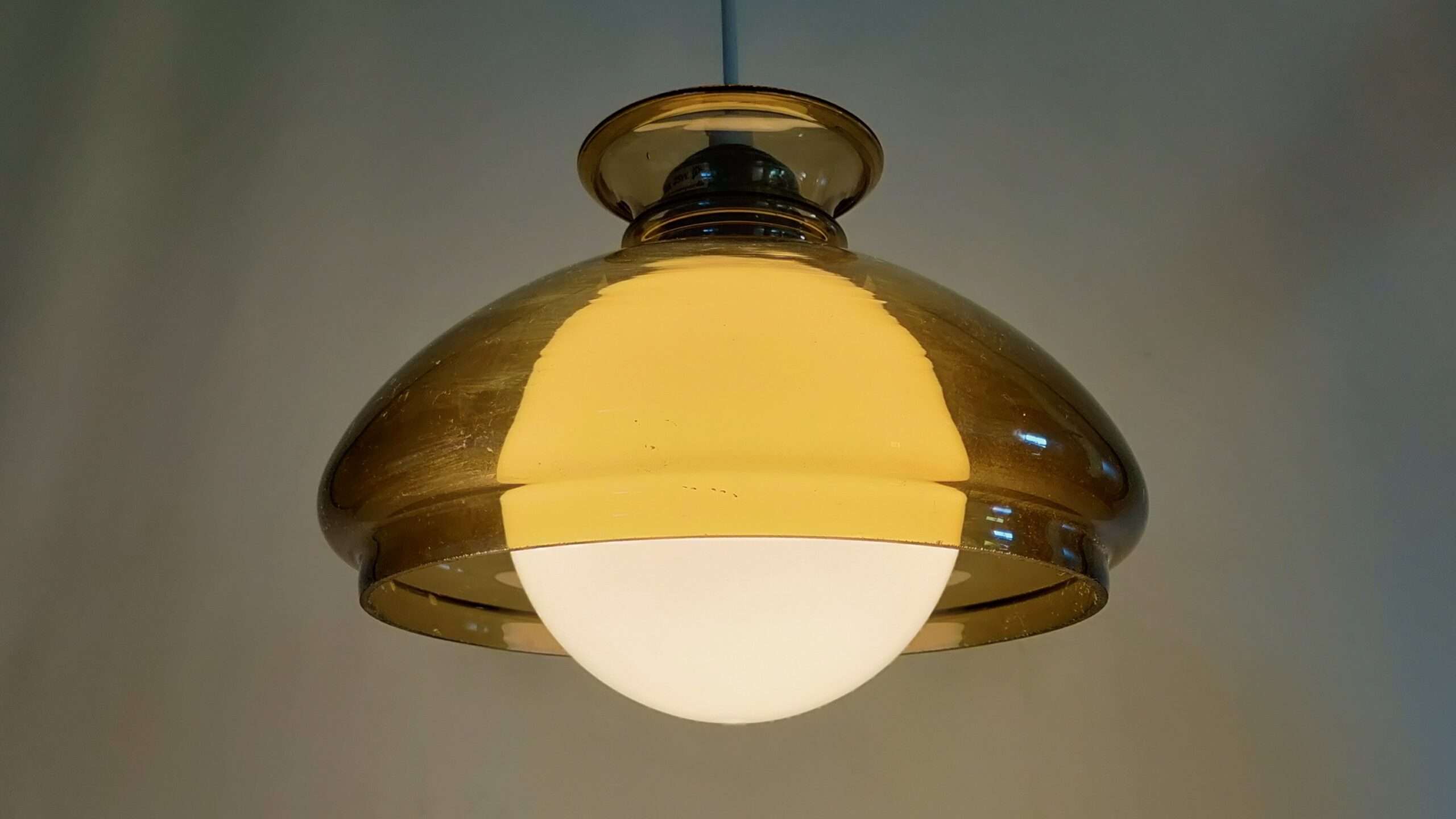 Custom made upcycled Holmegaard loftlampe. Unika vare. 1970. Alt el er nyt. Ø27. Læs mere. – produktbillede 1 – Holmegaard Upcyclet – Bæredygtige lamper