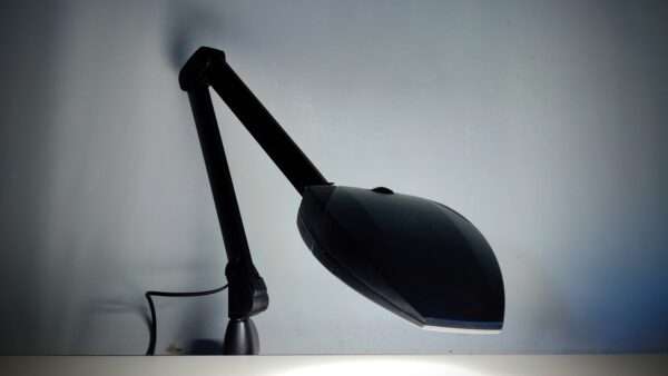 Luxo design arkitekt lampe i sort. 66 cm arm. Perfekt condition.