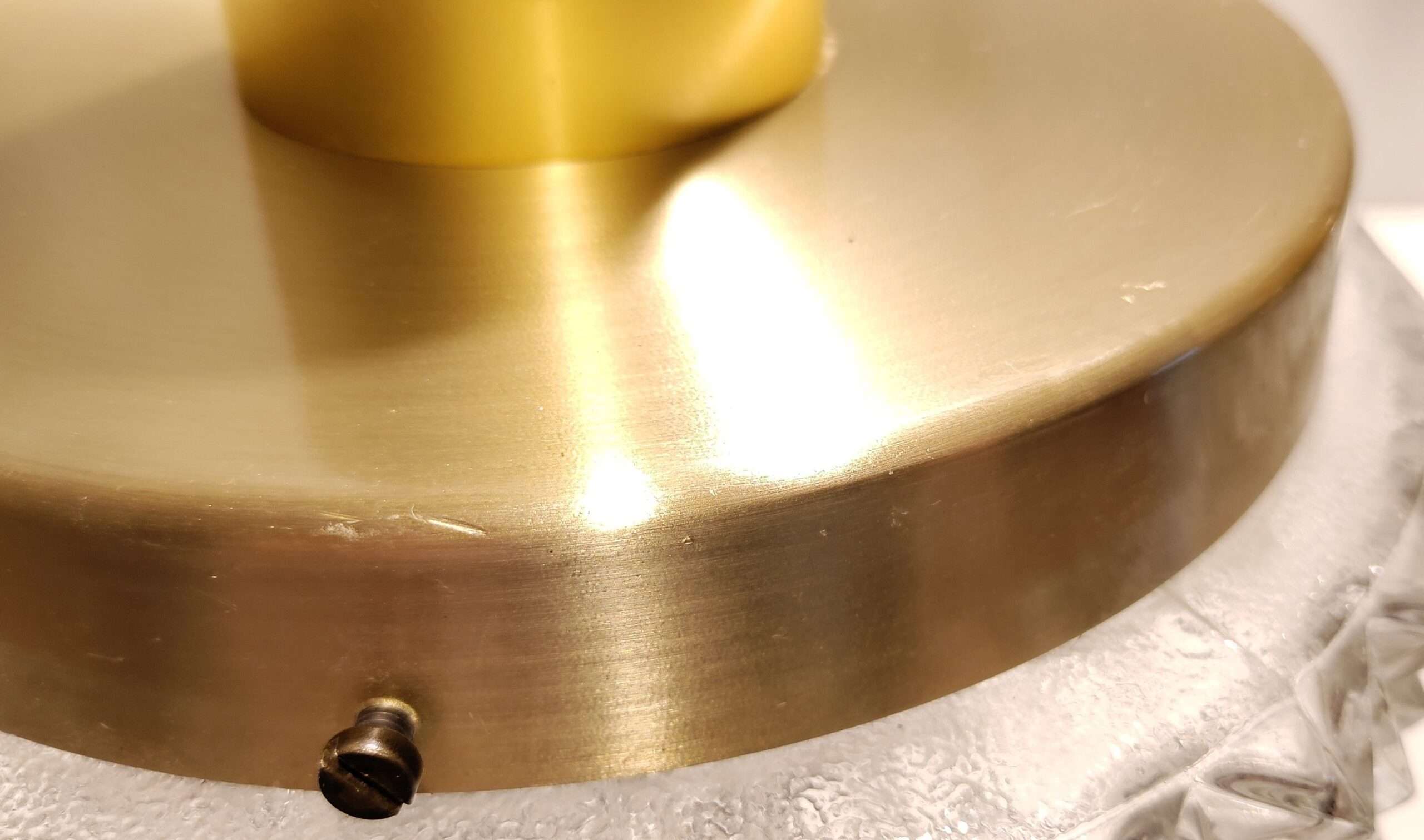 Sæt med 2 sjældne Vitrika dansk design lysekroner i messing og sart smukt glas. Ø23. Alt el m.m er udskiftet til nyt. 1970. Sætpris Læs mere. – produktbillede 2 – Design ikoniske lamper til spisestuen