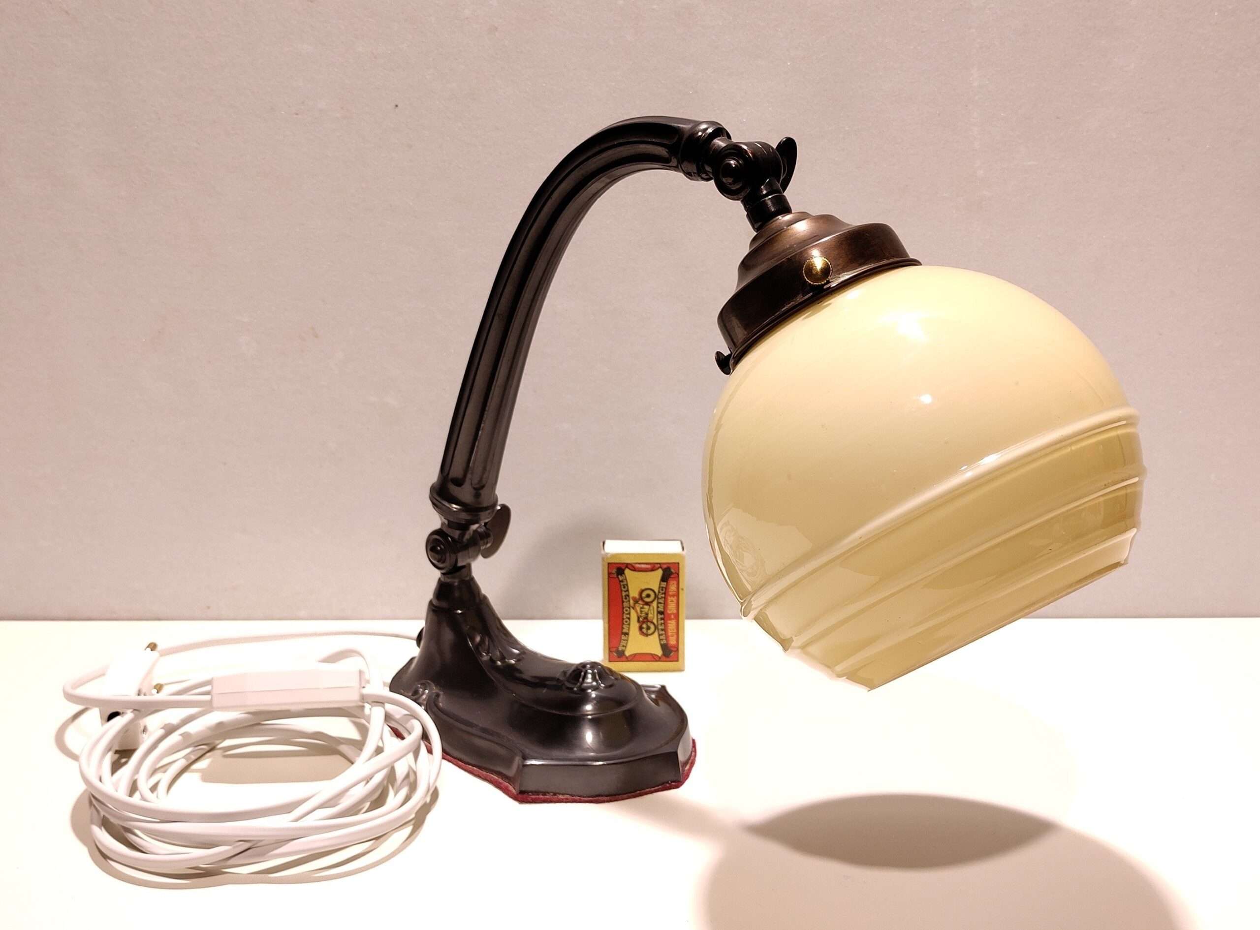 Antik bordlampe. Fully restored. Ø13 glas. Alt el er nyt. Læs mere. – produktbillede 2 – Kontorlamper