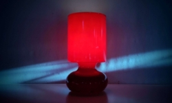 LYKTA. Svensk mundblæst design lampe i mørk RØD. Lanterne. Stykpris